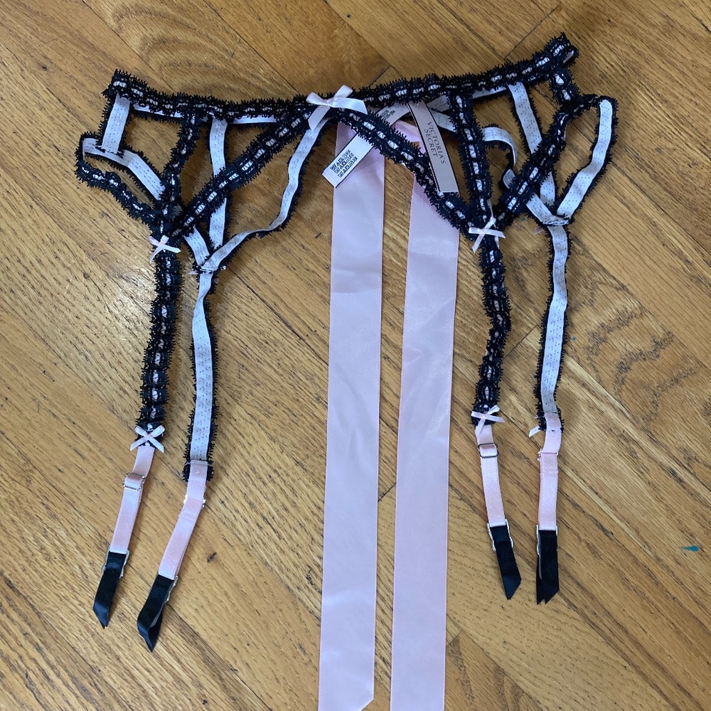 Victoria’s Secret Ribbon Slot Garter Belt XS/S